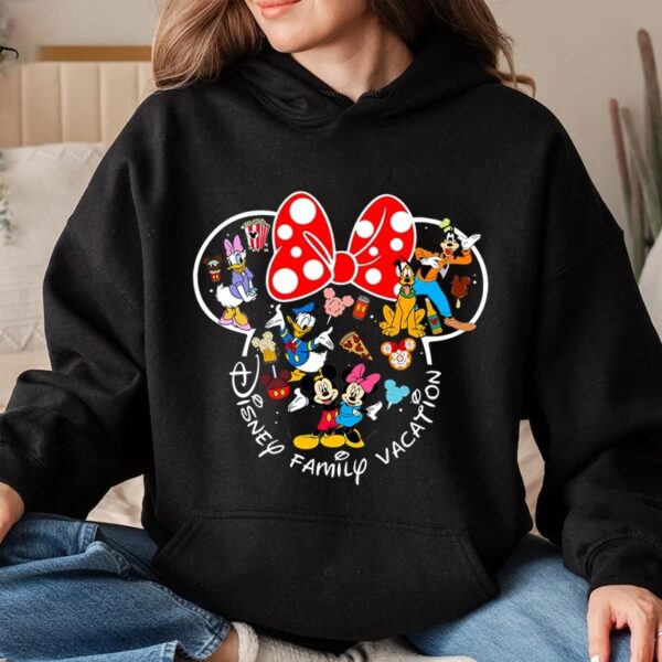 Women’s Disney Family Vacation Graphic Hoodie – Classic Fit | Stylish Winter Wear