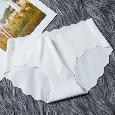 Women’s Ice Silk Seamless Briefs – Ultra‑Thin, Breathable, Mid‑Waist