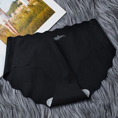 Women’s Ice Silk Seamless Briefs – Ultra‑Thin, Breathable, Mid‑Waist