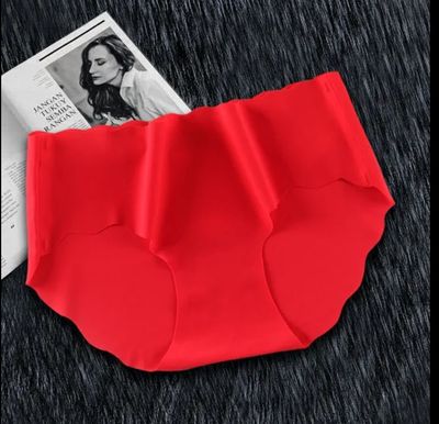 Women’s Ice Silk Seamless Briefs – Ultra‑Thin, Breathable, Mid‑Waist