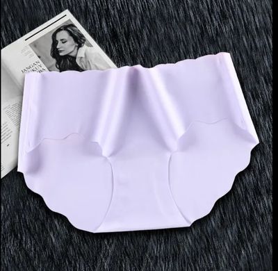 Women’s Ice Silk Seamless Briefs – Ultra‑Thin, Breathable, Mid‑Waist