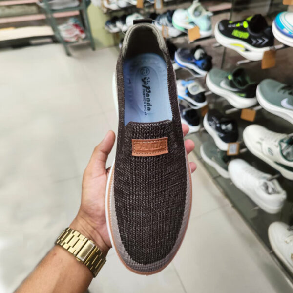 Breathable Casual Slip-On Shoes Featuring Soft Mesh Upper and Flexible Everyday Sole